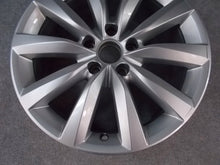 Load image into Gallery viewer, 1x Alufelge 17 Zoll 7.0&quot; 5x112 43ET Glanz Silber 5N0601025AR VW Tiguan Rim Wheel