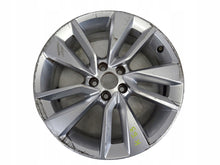 Laden Sie das Bild in den Galerie-Viewer, 1x Alufelge 17 Zoll 6.5&quot; 5x100 39ET 2GM601025D VW T-Cross Rim Wheel