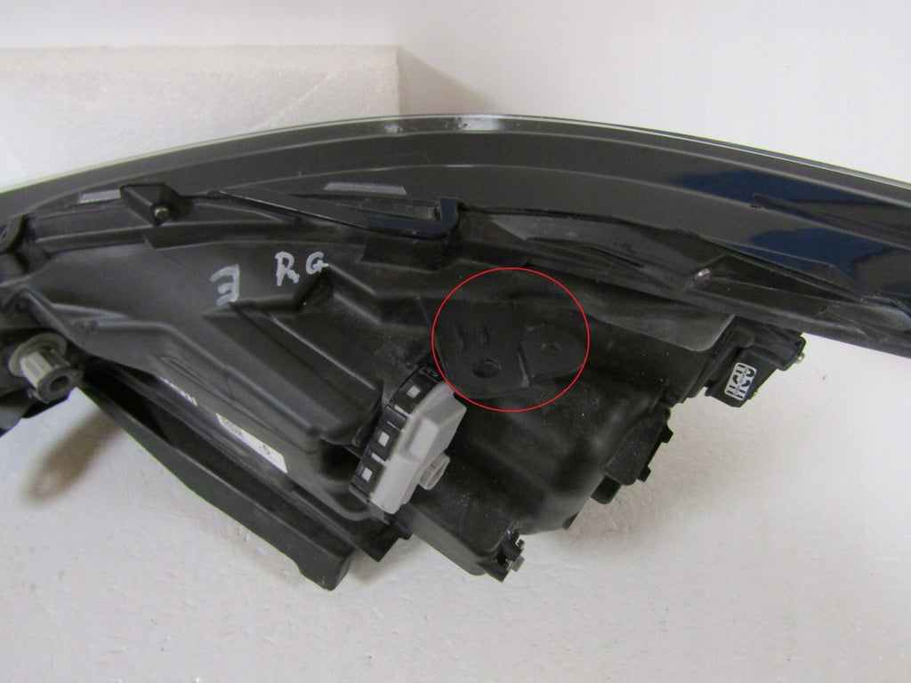 Frontscheinwerfer Toyota Highlander LED Rechts Scheinwerfer Headlight SCH8637828144is