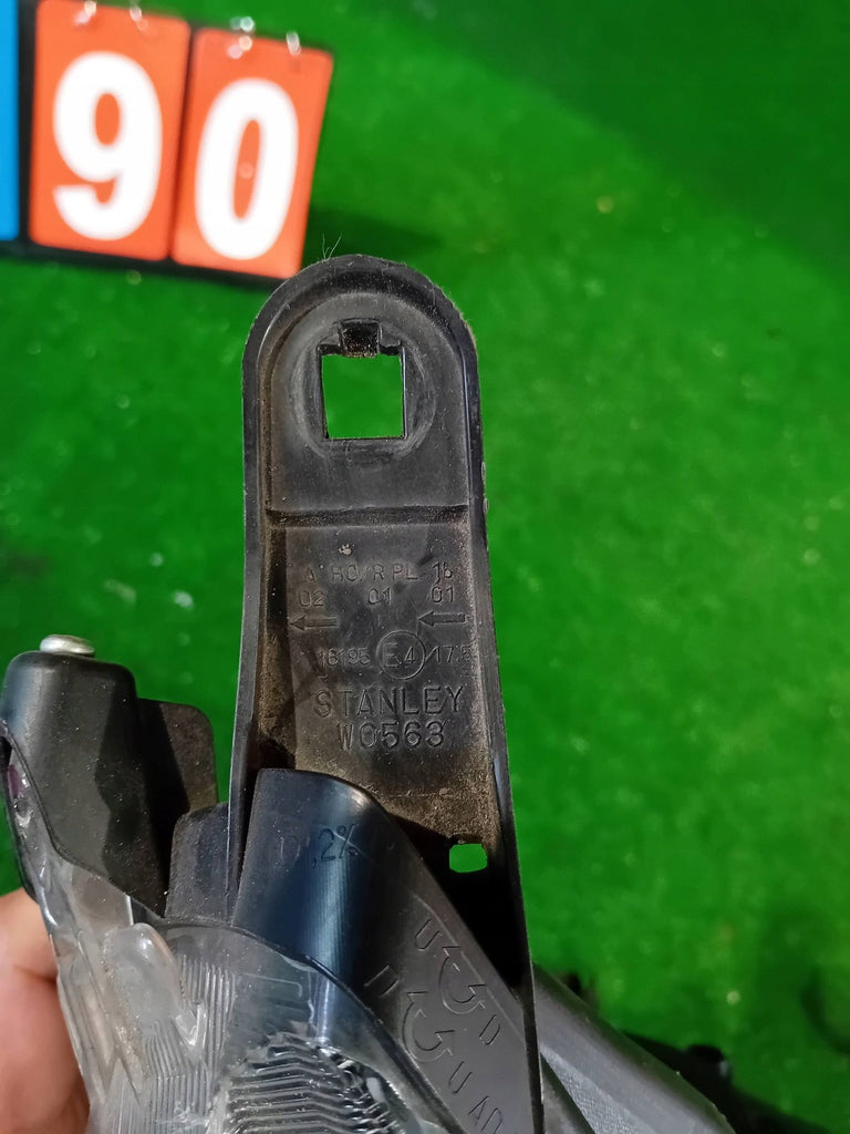 Frontscheinwerfer Mitsubishi Space Star W0563 Rechts Scheinwerfer Headlight