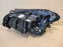 Laden Sie das Bild in den Galerie-Viewer, Frontscheinwerfer Mercedes-Benz W246 I A2469066201 Rechts Scheinwerfer Headlight SCH6091408664qz