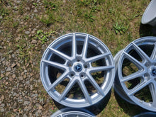 Laden Sie das Bild in den Galerie-Viewer, 4x Alufelge 17 Zoll 7.0" 5x112 41ET Glanz Silber KBA51653 Mercedes-Benz FEL2878193584fw