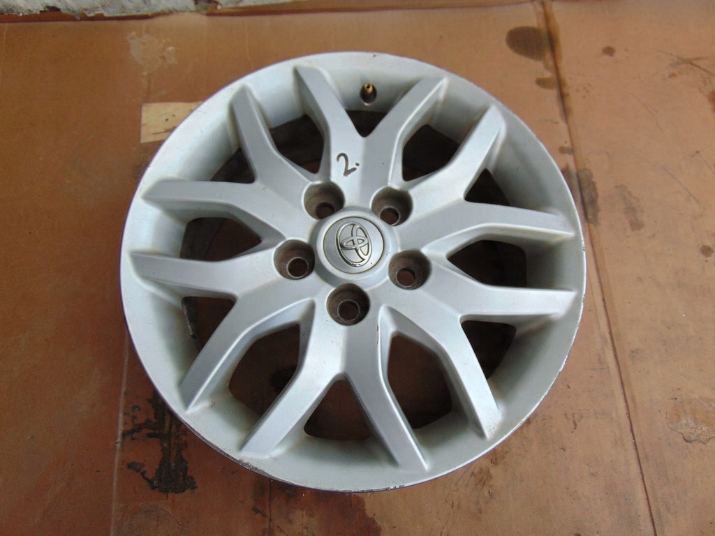 1x Alufelge 16 Zoll 6.5" 5x114.3 45ET Silber PZ474-E067D-Z Toyota Auris