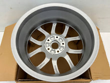 Laden Sie das Bild in den Galerie-Viewer, 1x Alufelge 17 Zoll 6.5&quot; 5x114.3 403004671R Renault Clio Iv Rim Wheel