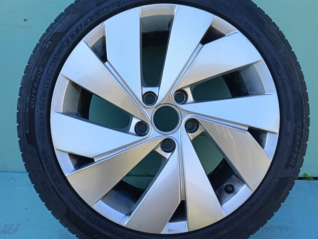 1x Alufelge 17 Zoll 7.5" 5x112 51ET Glanz Silber 5H0601025C VW Golf Viii FEL6894443388rc