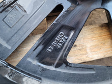 Laden Sie das Bild in den Galerie-Viewer, 1x Alufelge 19 Zoll 7.0&quot; 5x108 41ET 9808687377 Peugeot Rim Wheel