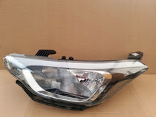 Laden Sie das Bild in den Galerie-Viewer, Frontscheinwerfer Hyundai I20 II 92101C8000 92101-C8000 Halogen Links Headlight