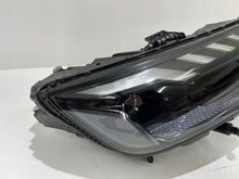 Laden Sie das Bild in den Galerie-Viewer, Frontscheinwerfer Audi A4 8W0941036J LED Ein Stück (Rechts oder Links) Headlight