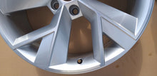 Laden Sie das Bild in den Galerie-Viewer, 1x Alufelge 19 Zoll 7.0" 5x112 43ET Glanz Silber 565601025F Skoda Kodiaq FEL8672874174je