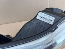 Laden Sie das Bild in den Galerie-Viewer, Frontscheinwerfer Ford Focus III BM51-13W029AJ Rechts Scheinwerfer Headlight SCH3595992083xi