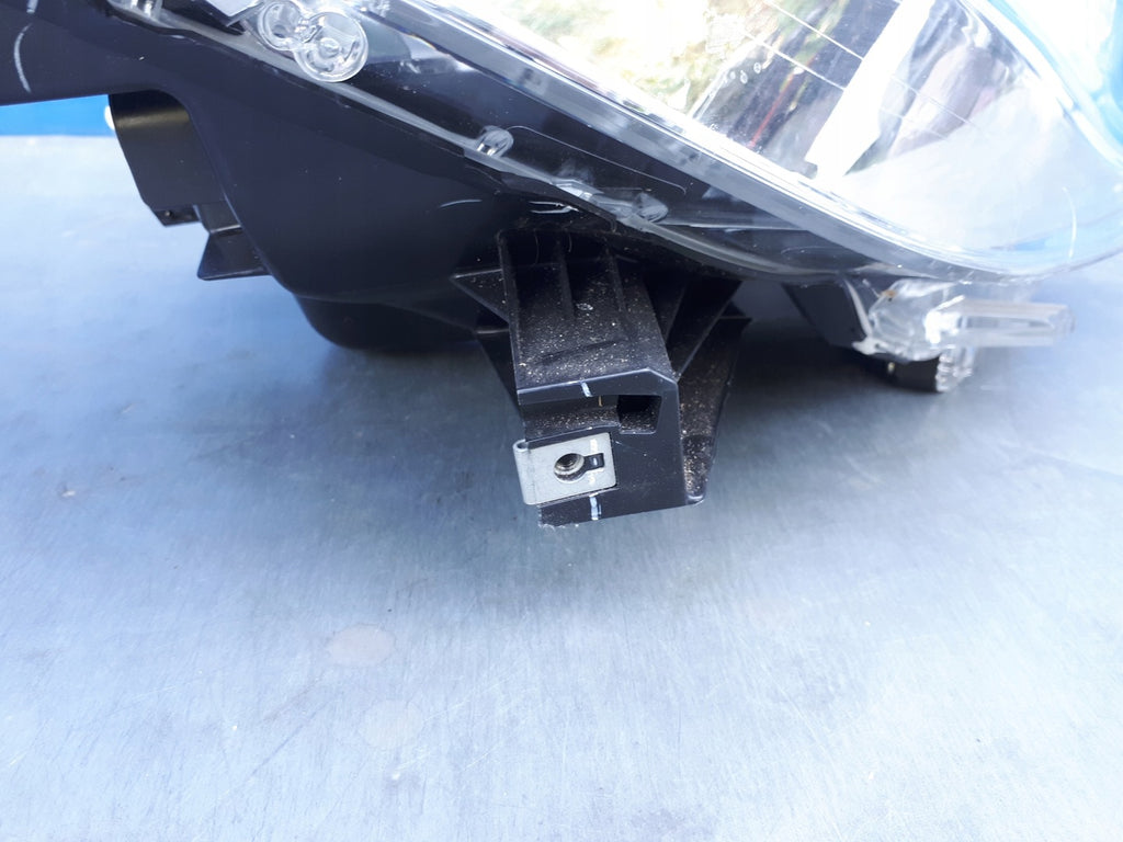 Frontscheinwerfer Mitsubishi L200 8301C738 Rechts Scheinwerfer Headlight