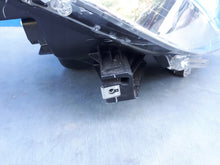 Laden Sie das Bild in den Galerie-Viewer, Frontscheinwerfer Mitsubishi L200 8301C738 Rechts Scheinwerfer Headlight