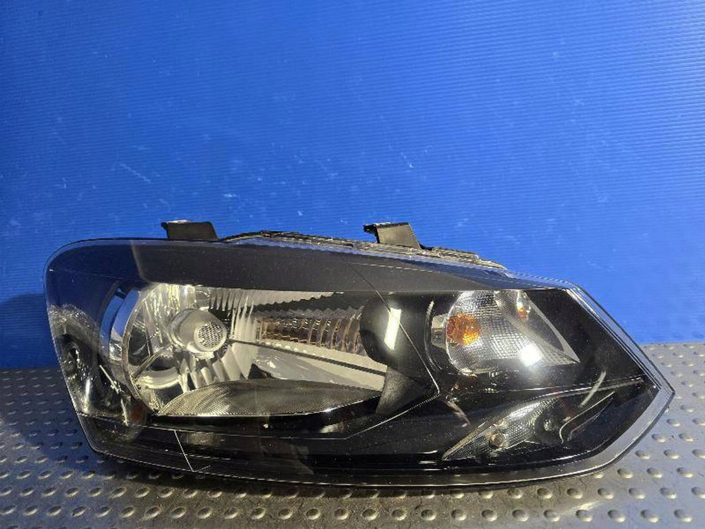 Frontscheinwerfer VW Polo IV 6R1941016E Rechts Scheinwerfer Headlight