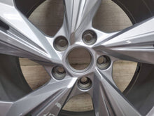 Laden Sie das Bild in den Galerie-Viewer, 1x Alufelge 19 Zoll 5x112 8Y0601025K Audi A3 Rim Wheel FEL9456497669nj