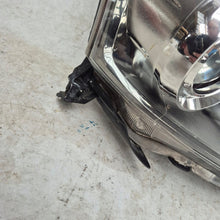 Laden Sie das Bild in den Galerie-Viewer, Frontscheinwerfer Toyota Avensis Xenon Rechts Scheinwerfer Headlight SCH4546944813se