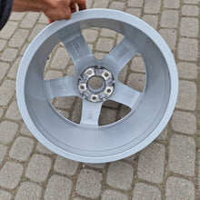 Load image into Gallery viewer, 1x Alufelge 18 Zoll 8.0&quot; 5x112 41ET Glanz Silber 4G9601025E Audi C7 Rim Wheel