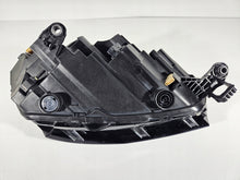 Laden Sie das Bild in den Galerie-Viewer, Frontscheinwerfer Skoda Fabia 6VB941015 LED Links Scheinwerfer Headlight