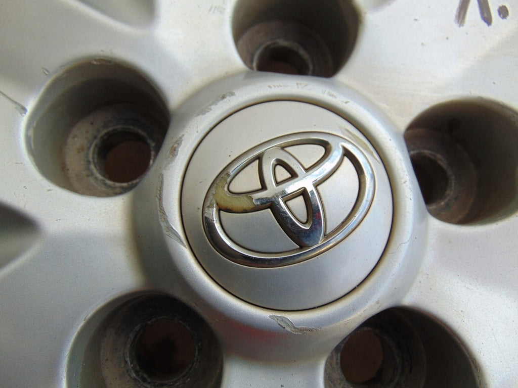 1x Alufelge 16 Zoll 6.5" 5x114.3 45ET Silber PZ474-E067D-Z Toyota Auris