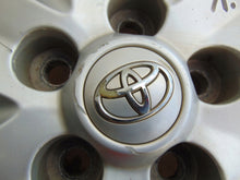 Laden Sie das Bild in den Galerie-Viewer, 1x Alufelge 16 Zoll 6.5&quot; 5x114.3 45ET Silber PZ474-E067D-Z Toyota Auris