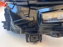 Laden Sie das Bild in den Galerie-Viewer, Frontscheinwerfer Mazda 3 BCJH-51030 Rechts Scheinwerfer Headlight SCH2320571504ql