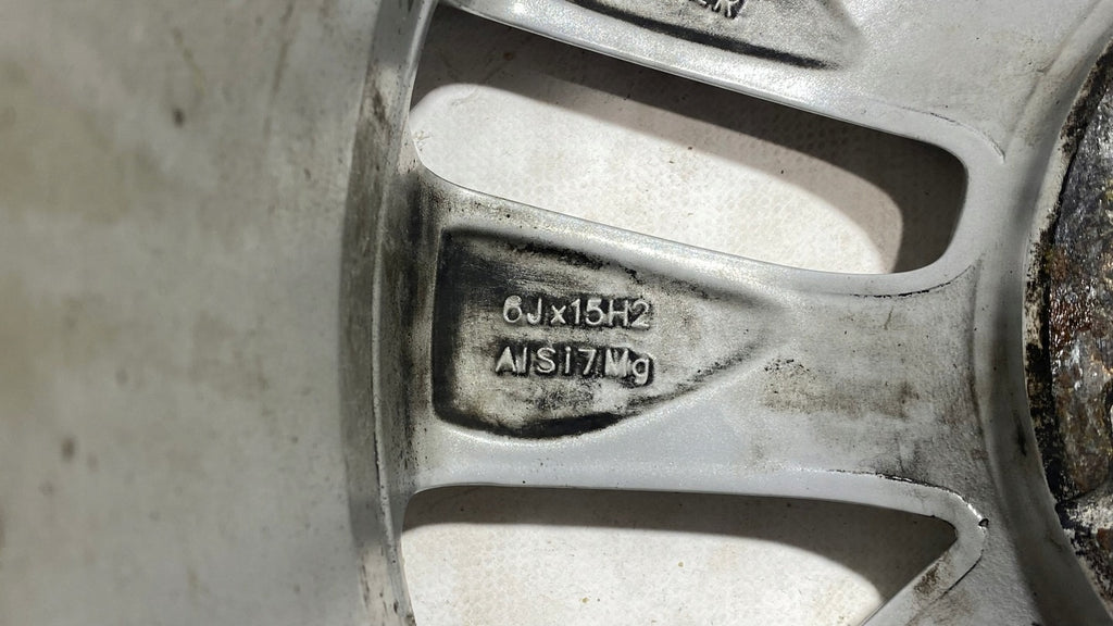 1x Alufelge 15 Zoll 6.0" 5x100 40ET Glanz Silber 6R0601025 VW Polo Rim Wheel