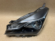 Laden Sie das Bild in den Galerie-Viewer, Frontscheinwerfer Toyota Yaris Links Scheinwerfer Headlight SCH2165661669sc