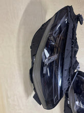 Laden Sie das Bild in den Galerie-Viewer, Frontscheinwerfer Mercedes-Benz Cla A17490642002 A1749064202 Rechts oder Links SCH1553002700hz
