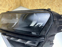 Laden Sie das Bild in den Galerie-Viewer, Frontscheinwerfer Skoda Karoq 57B941015A Rechts Scheinwerfer Headlight SCH2912931148sl