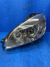 Laden Sie das Bild in den Galerie-Viewer, Frontscheinwerfer Mercedes-Benz W203 A2038205359 Links Scheinwerfer Headlight SCH3084412018as