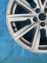 Load image into Gallery viewer, 1x Alufelge 17 Zoll 7.5&quot; 5x100 36ET Glanz Silber 8X0601025AL Audi A1 Rim Wheel