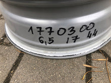 Load image into Gallery viewer, 1x Alufelge 17 Zoll 6.5" 5x112 44ET Glanz Silber A1774010300 Mercedes-Benz FEL4520016816ne
