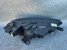 Laden Sie das Bild in den Galerie-Viewer, Frontscheinwerfer Skoda Fabia IV 6VB941015 Links Scheinwerfer Headlight SCH9418686231fx