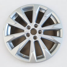 Load image into Gallery viewer, 1x Alufelge 18 Zoll 7.0&quot; 5x112 43ET Glanz Silber 83A601025G Audi Q3 Rim Wheel