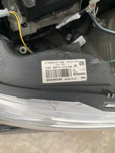 Laden Sie das Bild in den Galerie-Viewer, Frontscheinwerfer Citroën C1 II B000864080 Links Scheinwerfer Headlight