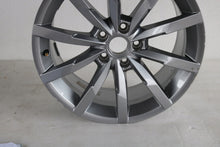 Laden Sie das Bild in den Galerie-Viewer, 1x Alufelge 18 Zoll 8.0&quot; 5x112 3G0601025Q VW Passat B8 Rim Wheel