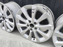 Laden Sie das Bild in den Galerie-Viewer, 4x Alufelge 17 Zoll 8.0&quot; 5x112 39ET Glanz Silber 4G0601025AG Audi A5 A4