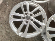 Laden Sie das Bild in den Galerie-Viewer, 4x Alufelge 17 Zoll 6.5" 5x112 43ET Glanz Silber 8Y0601025L Audi A6 A4 Rim Wheel FEL3782394845xt