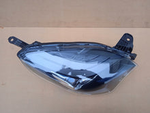 Laden Sie das Bild in den Galerie-Viewer, Frontscheinwerfer Renault Twingo II 260104611R Rechts Scheinwerfer Headlight