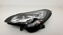 Laden Sie das Bild in den Galerie-Viewer, Frontscheinwerfer Opel Corsa E 13381335 Halogen Links Scheinwerfer Headlight