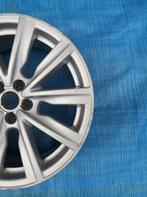 Load image into Gallery viewer, 1x Alufelge 17 Zoll 7.5&quot; 5x100 36ET Glanz Silber 8X0601025AL Audi A1 Rim Wheel