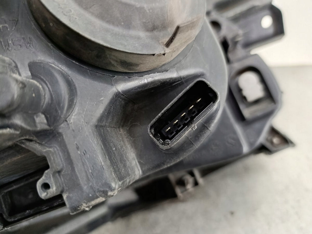 Frontscheinwerfer Renault Clio III 8200261610 Links Scheinwerfer Headlight SCH2994189393kt