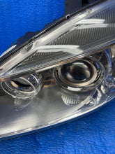 Laden Sie das Bild in den Galerie-Viewer, Frontscheinwerfer Mercedes-Benz W203 A2038205359 Links Scheinwerfer Headlight SCH3084412018as