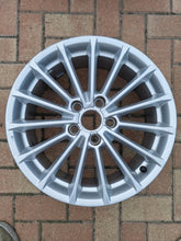 Laden Sie das Bild in den Galerie-Viewer, 1x Alufelge 17 Zoll 7.5" 5x112 51ET Glanz Silber 8V0601025E Audi Rim Wheel FEL9663104628ls