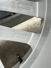 Load image into Gallery viewer, 1x Alufelge 18 Zoll 7.5" 5x108 55ET Glanz Silber 31445568 Volvo I Rim Wheel FEL3113532908zr