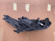 Load image into Gallery viewer, Frontscheinwerfer Toyota Yaris Ein Stück (Rechts oder Links) Headlight SCH1928012659fo