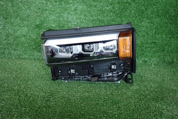 Frontscheinwerfer Toyota Land Cruiser 8115060580 Links Scheinwerfer Headlight SCH7823538734dx