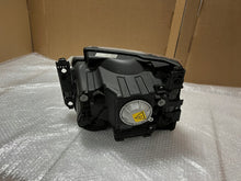 Laden Sie das Bild in den Galerie-Viewer, Frontscheinwerfer Land Rover III Discovery 5H22-13W029 Xenon Rechts Headlight SCH4773392199sr