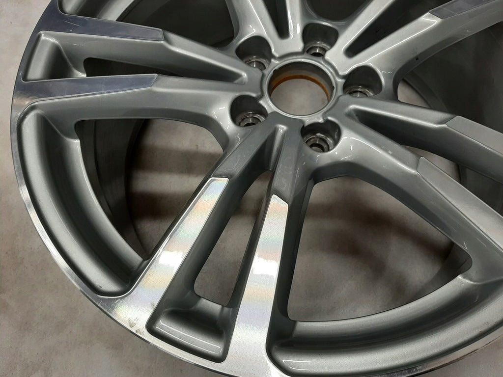 1x Alufelge 18 Zoll 8.0" 5x112 46ET Glanz Silber 8V0601025BC Audi A3 Rim Wheel FEL5930202284xt