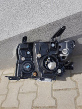 Laden Sie das Bild in den Galerie-Viewer, Frontscheinwerfer Mitsubishi Pajero Rechts Scheinwerfer Headlight