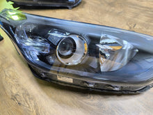 Load image into Gallery viewer, Frontscheinwerfer Kia Ceed J7921-22040 Rechts Scheinwerfer Headlight
